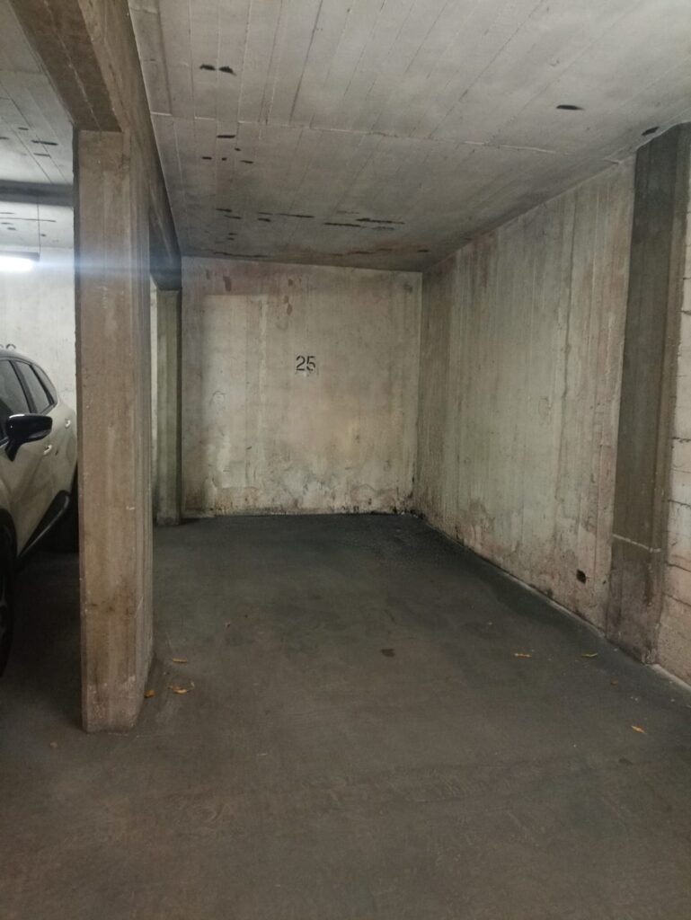 VENTA - Cochera - 8 entre 56 y 57 - La Plata