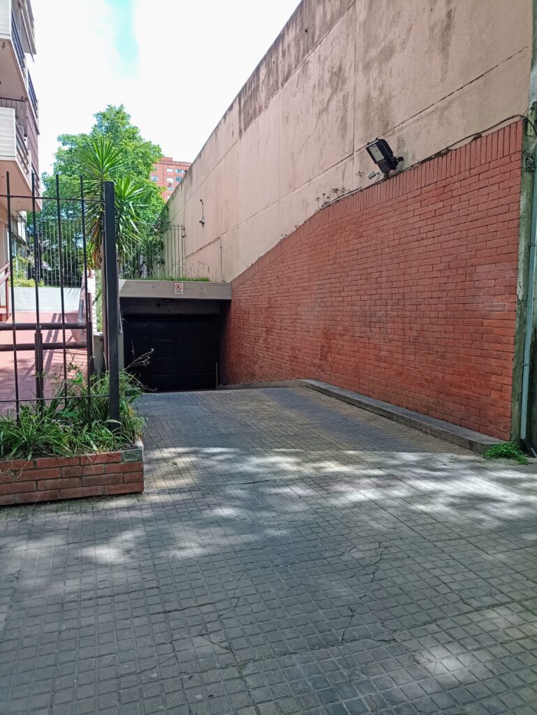 VENTA - Cochera - 8 entre 56 y 57 - La Plata