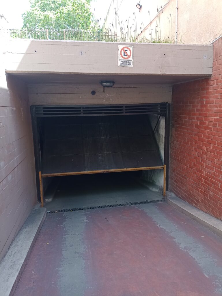 VENTA - Cochera - 8 entre 56 y 57 - La Plata