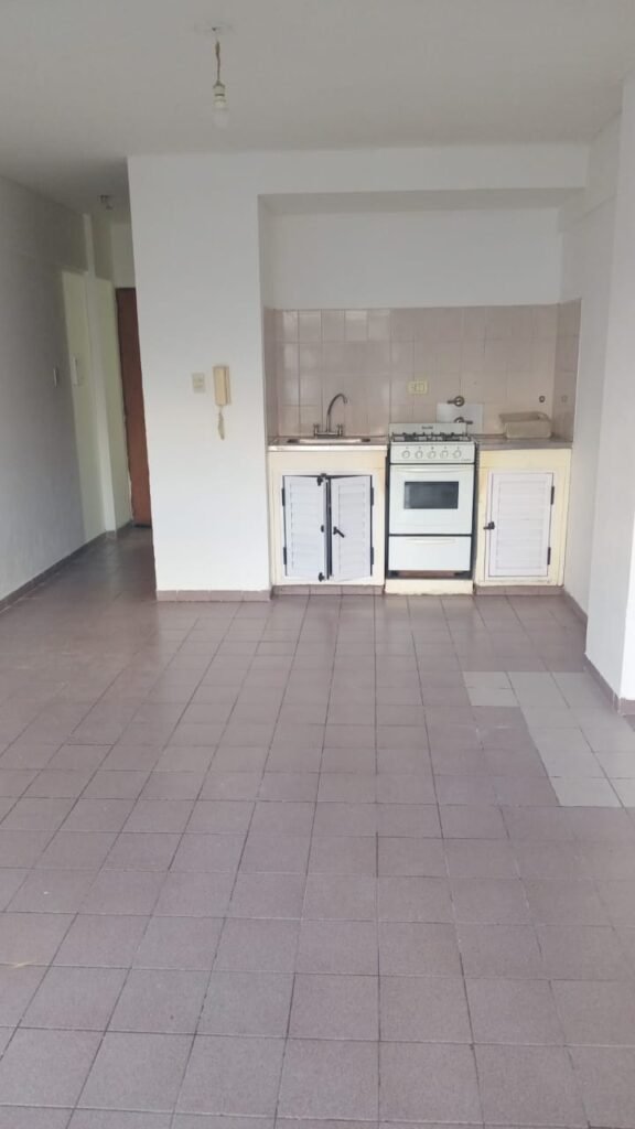 ALQUILER - Monoambiente - 46 entre 2 y 3 - La Plata
